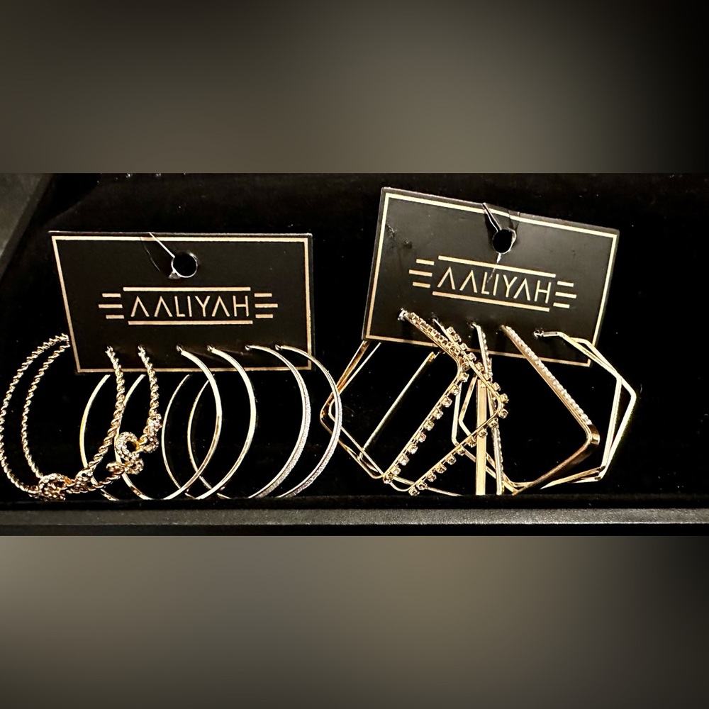 Set of 6 Gold colored earrings from Claire’s